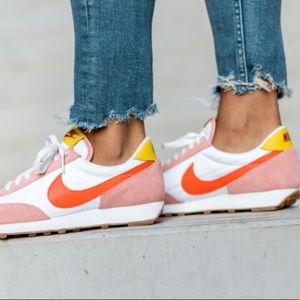 Nike Daybreak- Coral Stardust